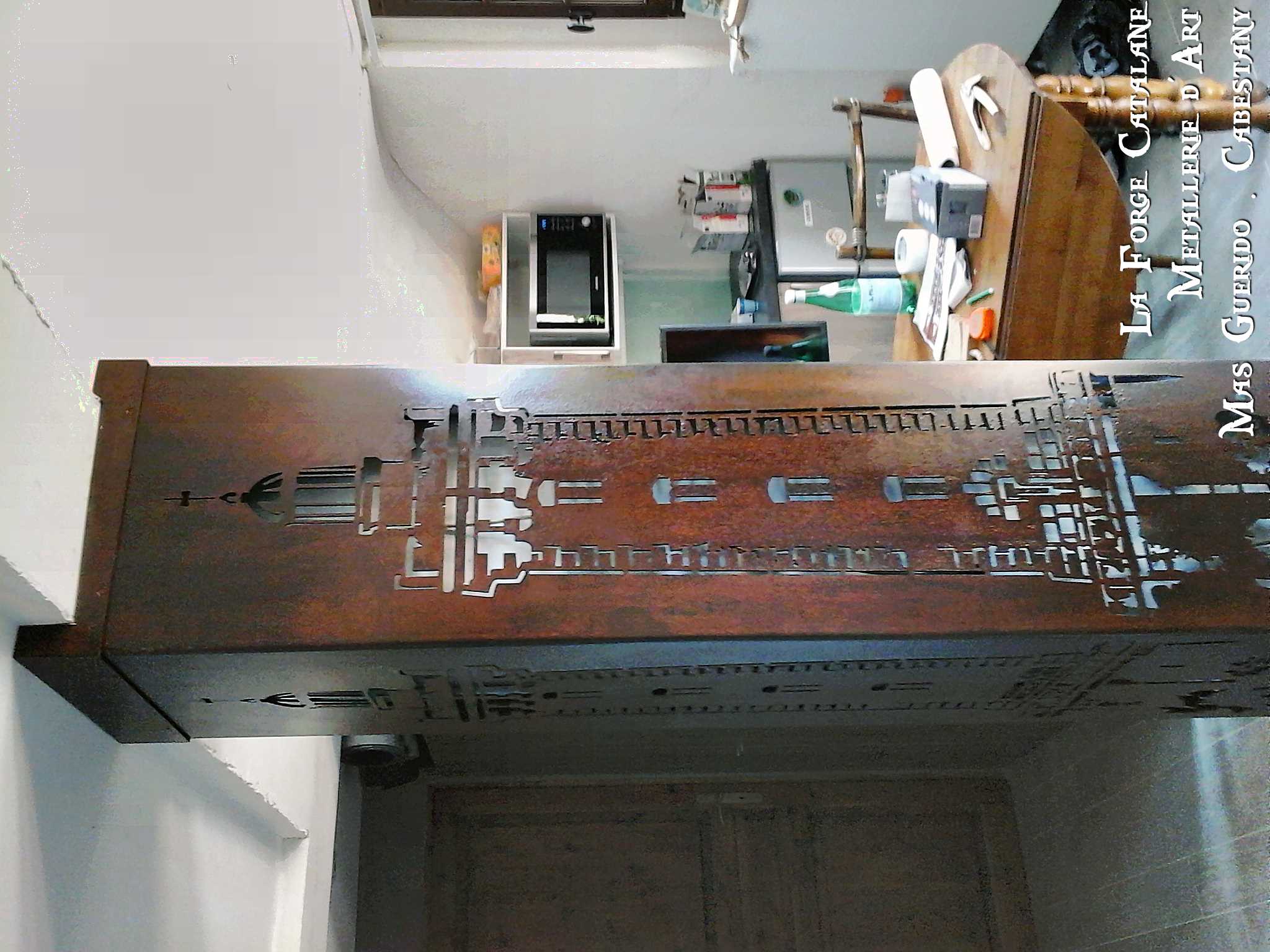 habillage poteau tole decoupe laser phare la vilaine forge catalane.jpg